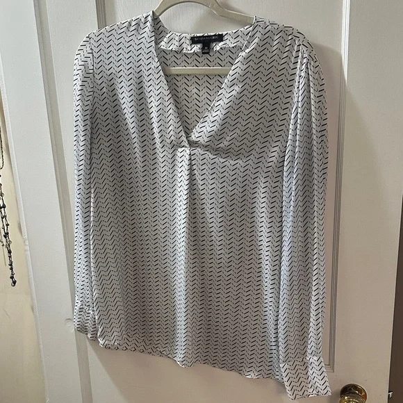 Banana Republic Black and White Patterned Blouse - Picture 1 of 3